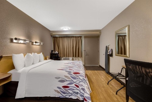 Red Roof Inn Asheville - Biltmore West image 11